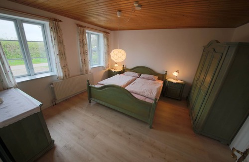 Rabenkirchen Otro | Idílica casa de techo de paja de 1860 con jardín de invierno y previsión