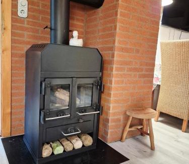 Sandhatten Casa | Idyllisch & ruhig - gemütliches Ferienhaus im Wald Hunde willkommen, in Hatten, nahe Oldenburg