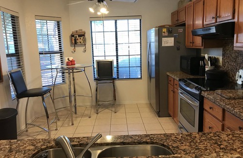 Glendale Casa | Inmaculada casa con piscina y jacuzzi, en el campo de golf, cerca del estadio