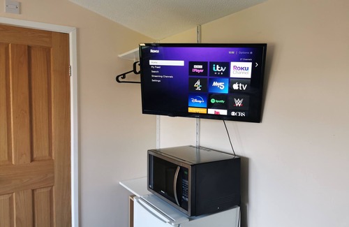 Eastleigh Cabina | Impeccable 1-Bed Lodge in Eastleigh