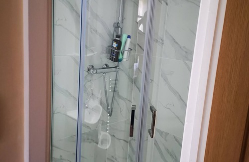 Eastleigh Cabina | Impeccable 1-Bed Lodge in Eastleigh