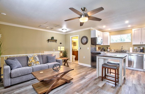 Murrieta Casa | Impressive 2nd Floor guest house suite near Wine Country