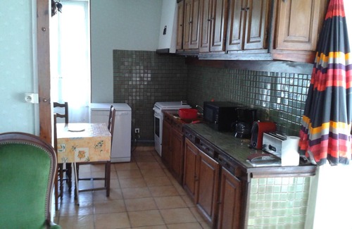 Le Bousquet-d'Orb Casa | Rayos FRANÇAIS / ALEMÁN / ITALIANO- Casa grande de 100 m2 en una aldea muy tranquila