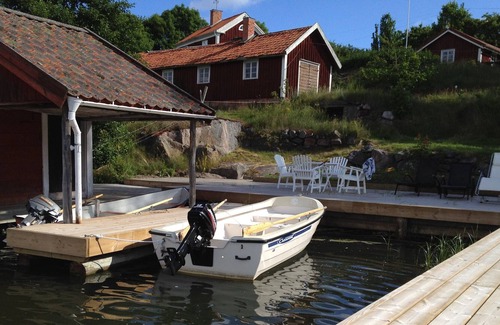 Vastervik Municipality Casa | En medio del archipiélago, justo en el agua, encontrarás el idílico patio Udda Gård