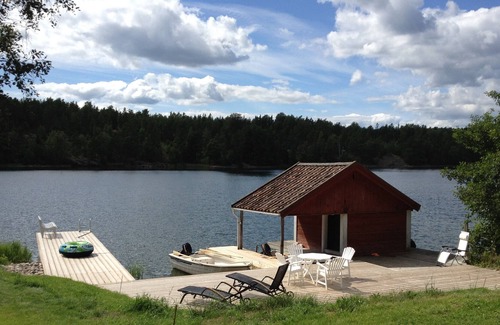 Vastervik Municipality Casa | En medio del archipiélago, justo en el agua, encontrarás el idílico patio Udda Gård