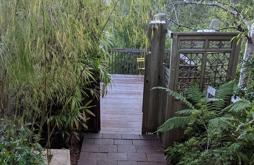 Tamalpais-Homestead Valley Apartamento | "In the Trees" Private apartment in a house