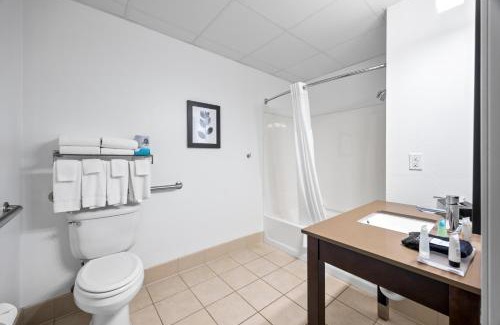 Marinette Hotel | Independence Stay Hotel & Suites