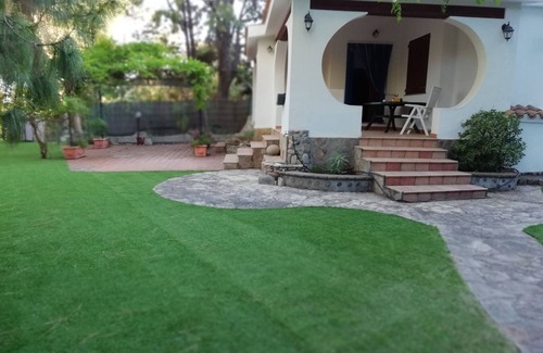 Solanas Villa | Villa independiente con jardín exclusivo.