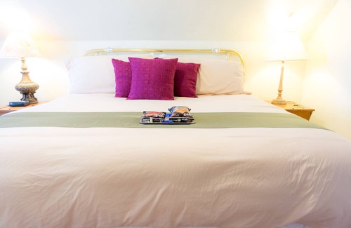 Antonito Cama Y Desayuno | Indiana Jones Bed & Breakfast