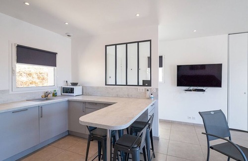 Sainte-Lucie-de-Tallano Casa | Te lo mereces: nueva villa y piscina climatizada privada