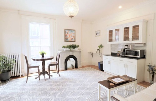 Portland Hotel | Inn at Parkspring 5 - Self Check In - Parking