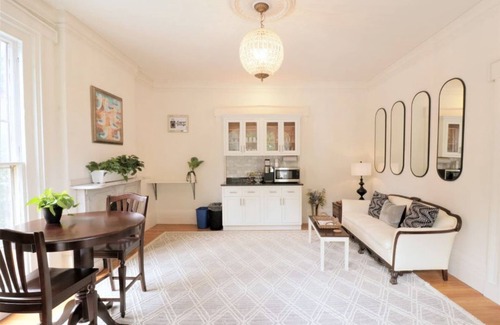 Portland Hotel | Inn at Parkspring 5 - Self Check In - Parking