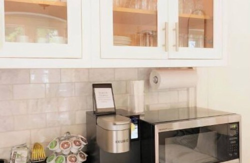 Portland Hotel | Inn at Parkspring 5 - Self Check In - Parking