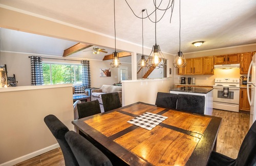 Albrightsville Casa | Inn Kognito 4 Modern Farmhouse, Fireplace, HOT TUB, Sauna, Fire Pit, game room