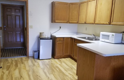 Friendship Hotel | Inn of the Pines