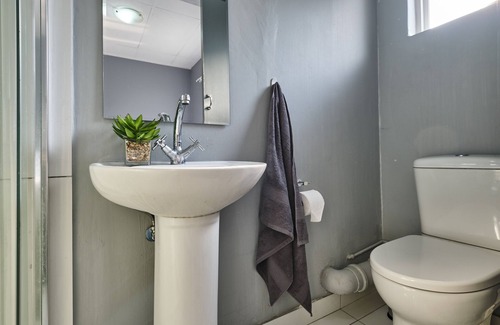 Greater Johannesburg Metropolitan Area Hotel | Inn & Out Sandton