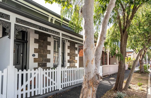 Adelaide Central Business District Cabaña | Inner City art House