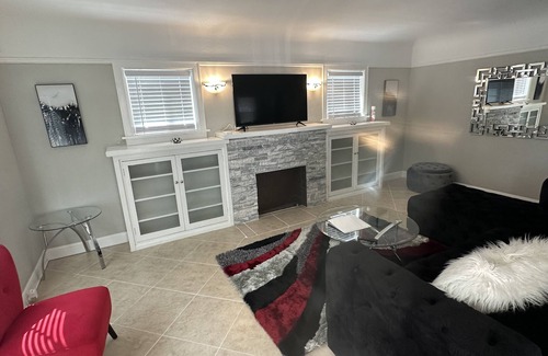 San Bernardino Casa | Insta-Worthy! Just Remodeled! Private Home! Luxurious & Brand New