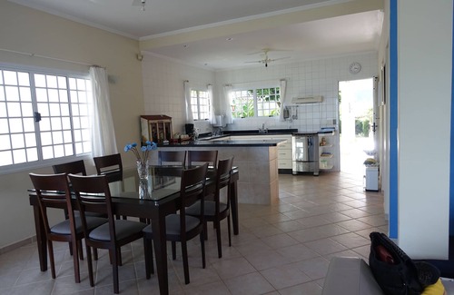 Caraguatatuba Casa | Estándar Internacional - Seguridad del Condominio Pequeño -WiFi