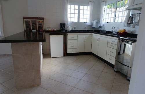 Caraguatatuba Casa | Estándar Internacional - Seguridad del Condominio Pequeño -WiFi