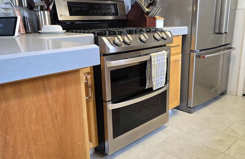 Valley Oak Cabaña | Intimate 2-bedroom cottage with WiFi, AC in awesome Elk Grove