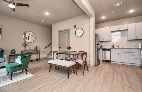 Bammel Apartamento | Inviting 2/2.5 Apt, Full Kitch, W/D, FreeParking!