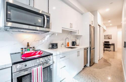 Downtown Toronto Hotel | Inviting 2BR Basement Suite in Downtown Toronto - The Roland