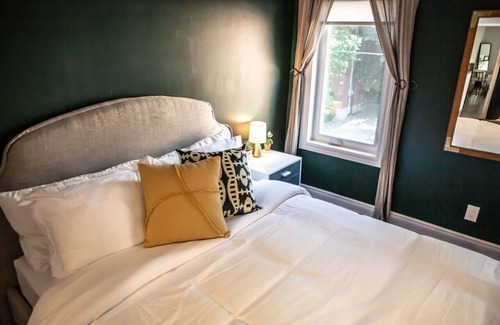 Cabbagetown South Casa | Inviting 2BR Townhouse w/2 WFH Setup + WiFi