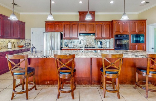 Victor Casa | Inviting Home on 2.5 acres, Near Vineyards