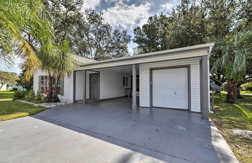 Del Mar Cabaña | Inviting Lady Lake House: In the Village!