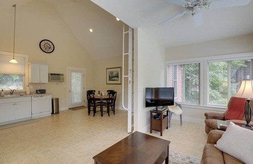 Summer Village Cabaña | Inviting Summer Village Cottage: Golf Cart & More!