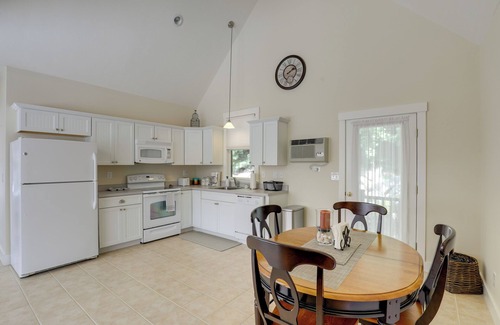 Summer Village Cabaña | Inviting Summer Village Cottage: Golf Cart & More!