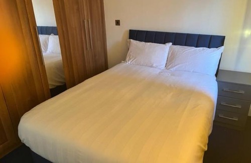 Squirrel's Heath Apartamento | `isimi Romford London [ Modern 6 Bedroom House]