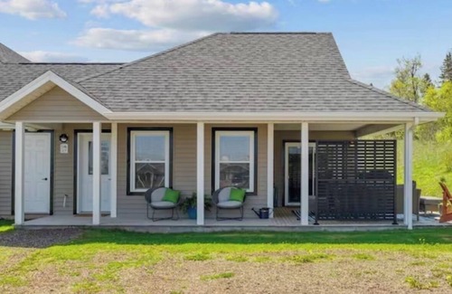 Stanley Bridge Villa | Island Getaway-Luxury Villa & Golf Retreat, King Suite close to Cavendish