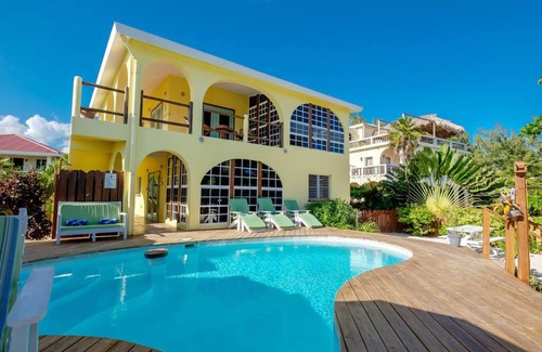 Boca Ciega Casa | Estilo de la isla, vida relajada, frente al mar, piscina, muelle y ducha al aire libre