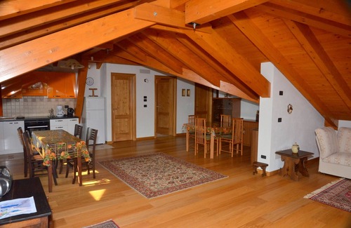 Comero Casa | Casa con gran jardín con vistas al lago Maggiore