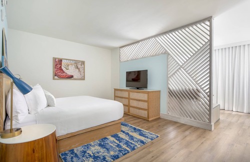 Sobro Complejo | ¡Son las 5 en punto en algún lugar de NASHVILLE!