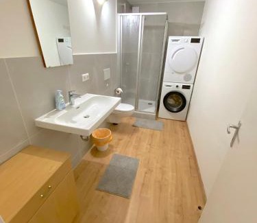 Oberteisbach Apartamento | IV Apartment 12 Personen - Monteurzimmer - Ferienwohnung - Kronwieden