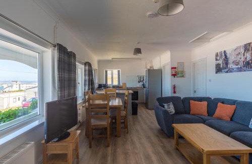 Westleigh Villa | Ivy Cottage with Sea Views