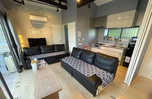 Futo Villa | Izu Kogen Ito · Glamping en Izu Kogen!Barbacoa con mascotas en la terraza de madera.Cabaña familiar con tobogán hamaca