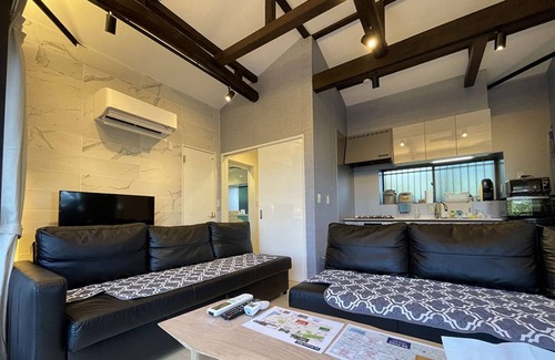 Futo Villa | Izu Kogen Ito · Glamping en Izu Kogen!Barbacoa con mascotas en la terraza de madera.Cabaña familiar con tobogán hamaca