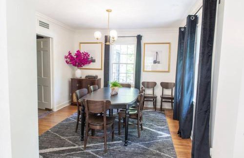 East Memphis Casa | J Birds' Cottage Midtown Memphis