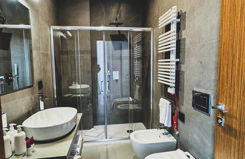 Universita Hotel | J Maluni City Hotel