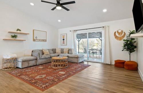Joshua Tree Casa | J-Tree Bungalow with Large Hot Tub Views Patio
