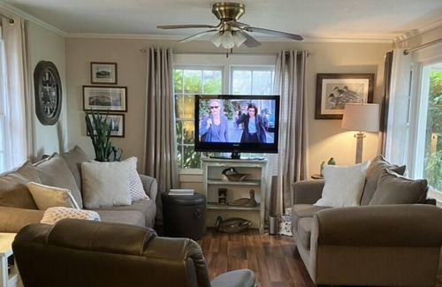 Elkin Casa | Antigua casa de labranza Jabbers, vistas y viñedos a su alrededor.