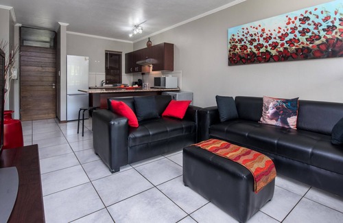 Greater Johannesburg Metropolitan Area Hotel | Jackal Creek Self-Catering Apartments