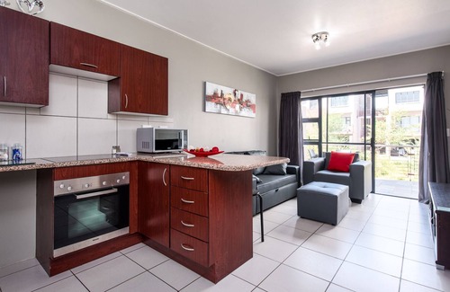Greater Johannesburg Metropolitan Area Hotel | Jackal Creek Self-Catering Apartments