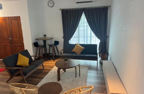 Bayan Lepas Casa | Jambul Villa 3-storey corner House 6Bed5Bathroom
