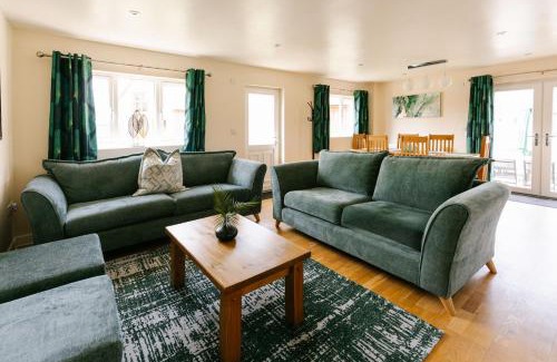 Brigg Casa | James Ville Marina, Lodge 9