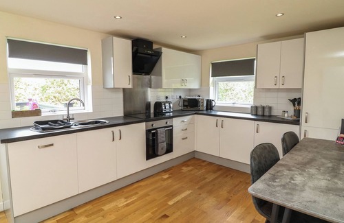 Brigg Cabaña | JAMES VILLE MARINA LODGE 9, with hot tub in Brigg